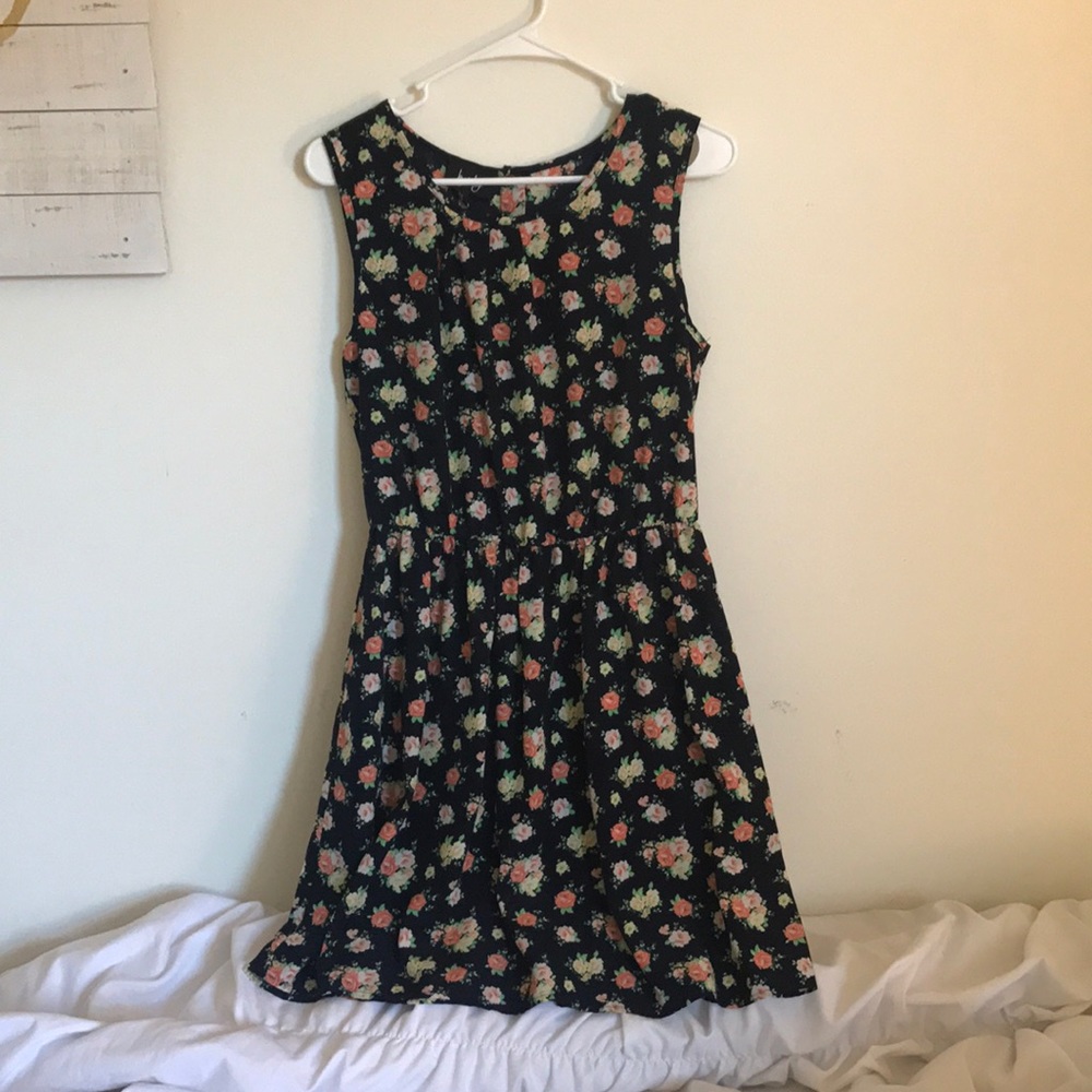 Adorable floral dress!